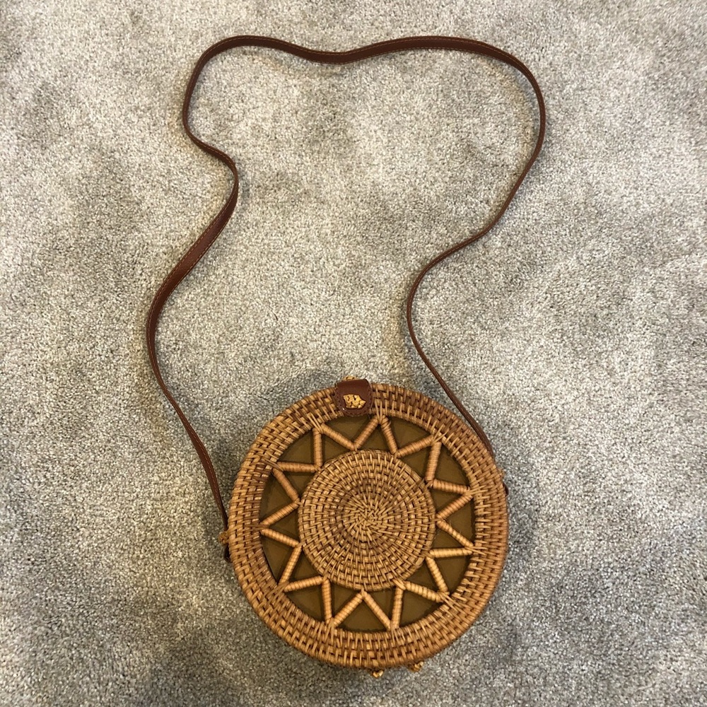 Woven round structured purse
